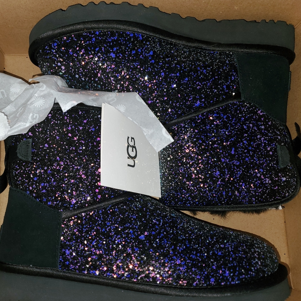 Uggs Classic Cosmos Bow Mini Bootie